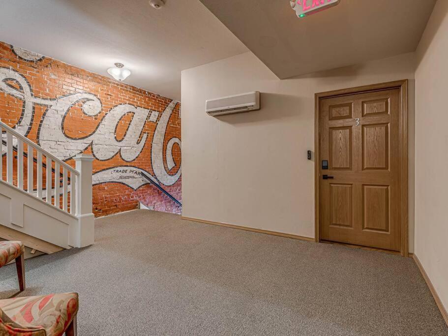 Deluxe Studio In Historic Downtown Building! บาร์เทิลส์วิลล์ ภายนอก รูปภาพ