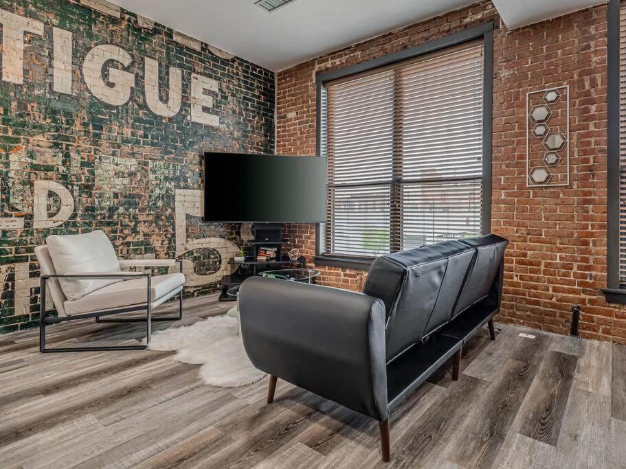 Deluxe Studio In Historic Downtown Building! บาร์เทิลส์วิลล์ ภายนอก รูปภาพ