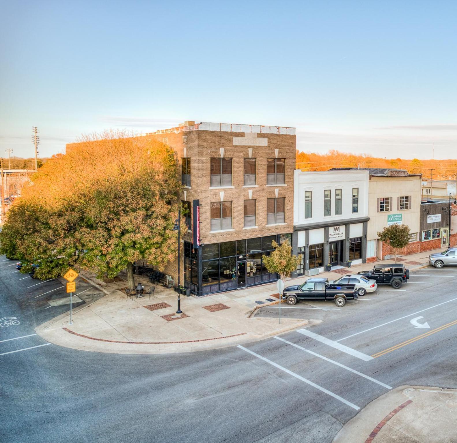 Deluxe Studio In Historic Downtown Building! บาร์เทิลส์วิลล์ ภายนอก รูปภาพ